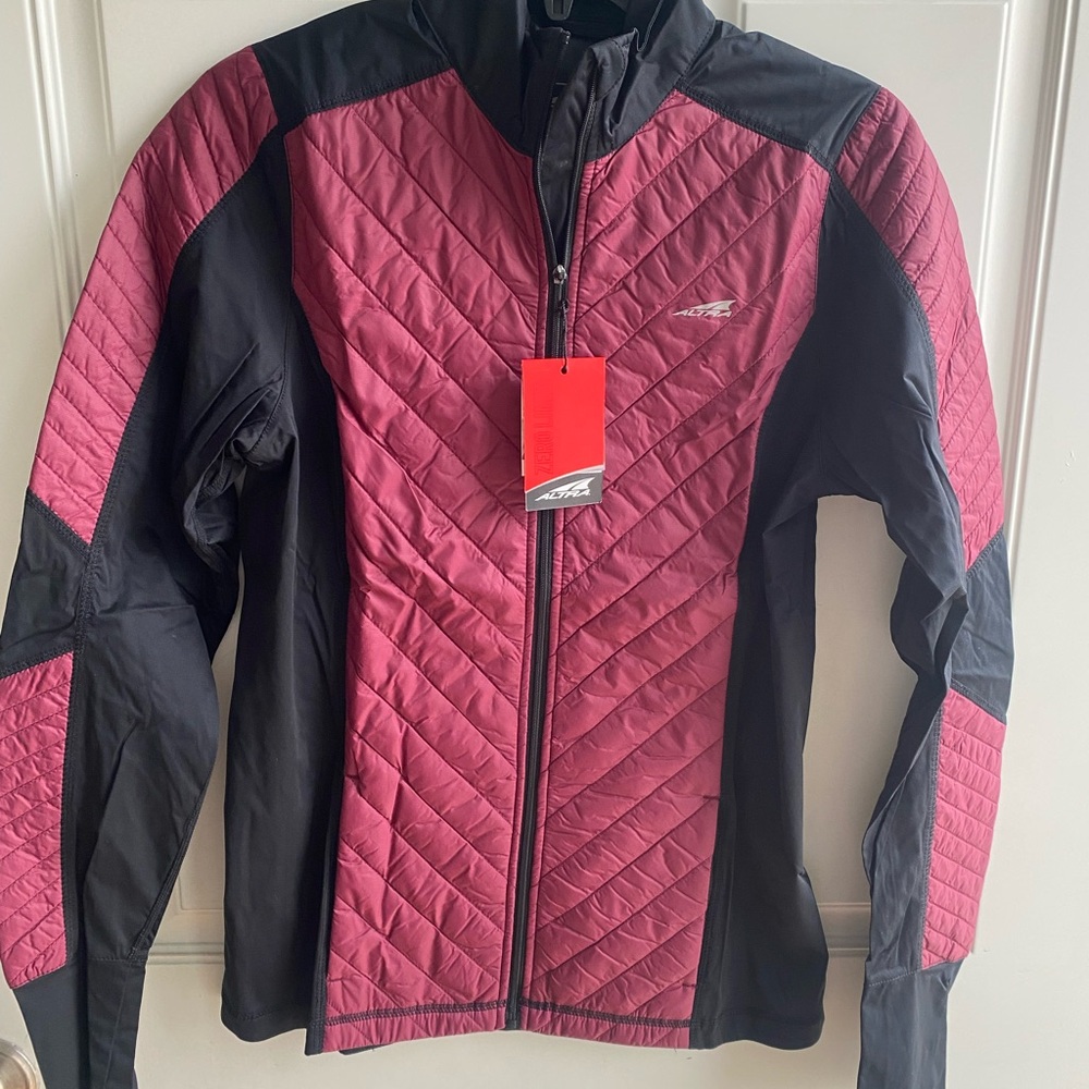 Altra Zoned Heat Jacket Altra Women's Quilted Puffer Jacket - Red and Black